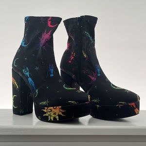 Current Mood Size 8.5-9 Celestial Magic Platform Boot